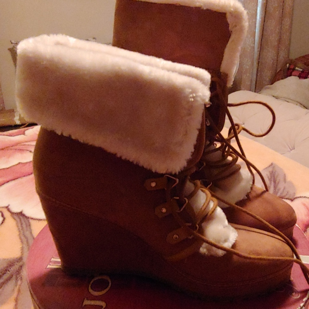 Fur platform boots - Picture 2 of 4